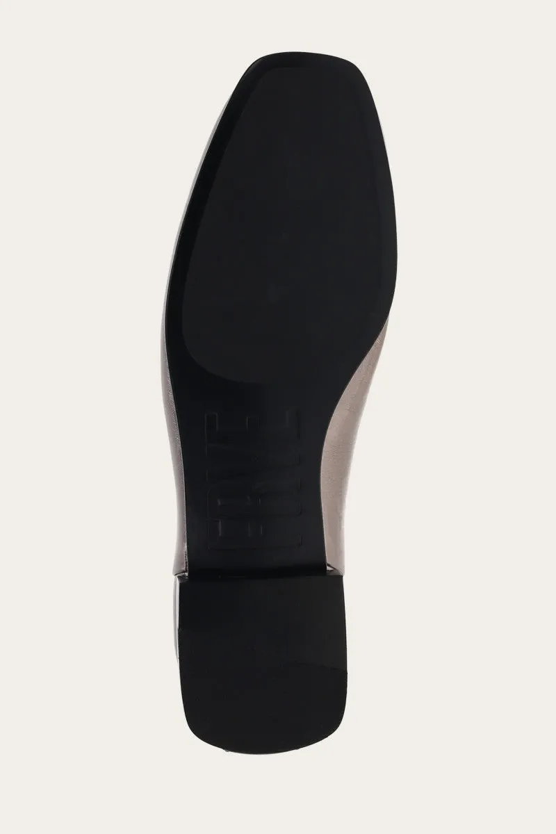 Claire Flat