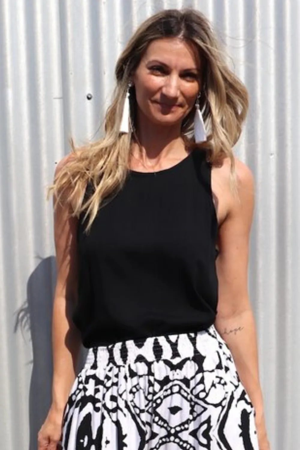 Peta Short Singlet Top In Black
